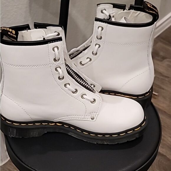 Dr Martens Sinclair Milled Nappa Leather Platform Boot - Picture 15 of 16